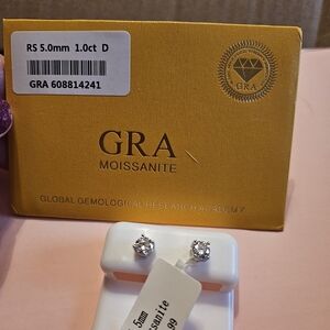 GRA Moissanite Sparkling Stud Earrings